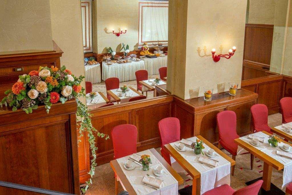 Una Hotels Empire Roma Restaurant bilde
